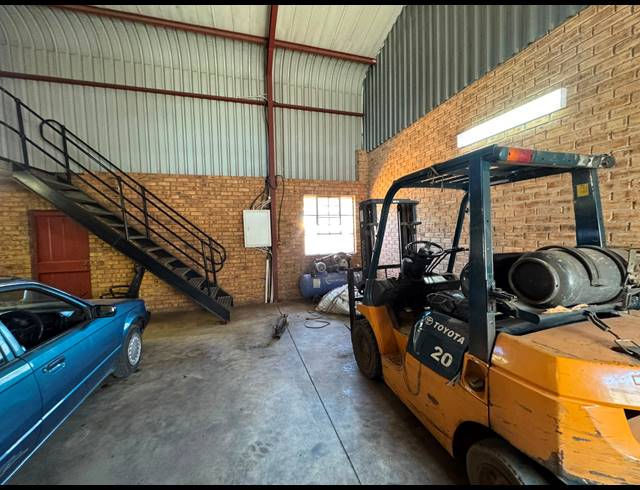 150M² WAREHOUSE TO LET IN CHLOORKOP